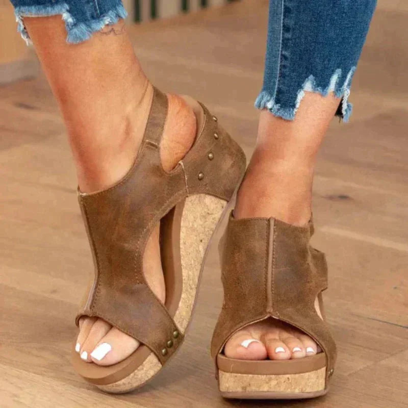 Delphine | Everyday Lift Sandal