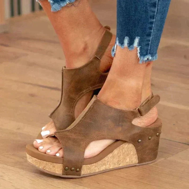 Delphine | Everyday Lift Sandal
